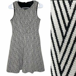 BANANA REPUBLIC Petite Geometric Striped A Line Dress Black White Women's Size 2